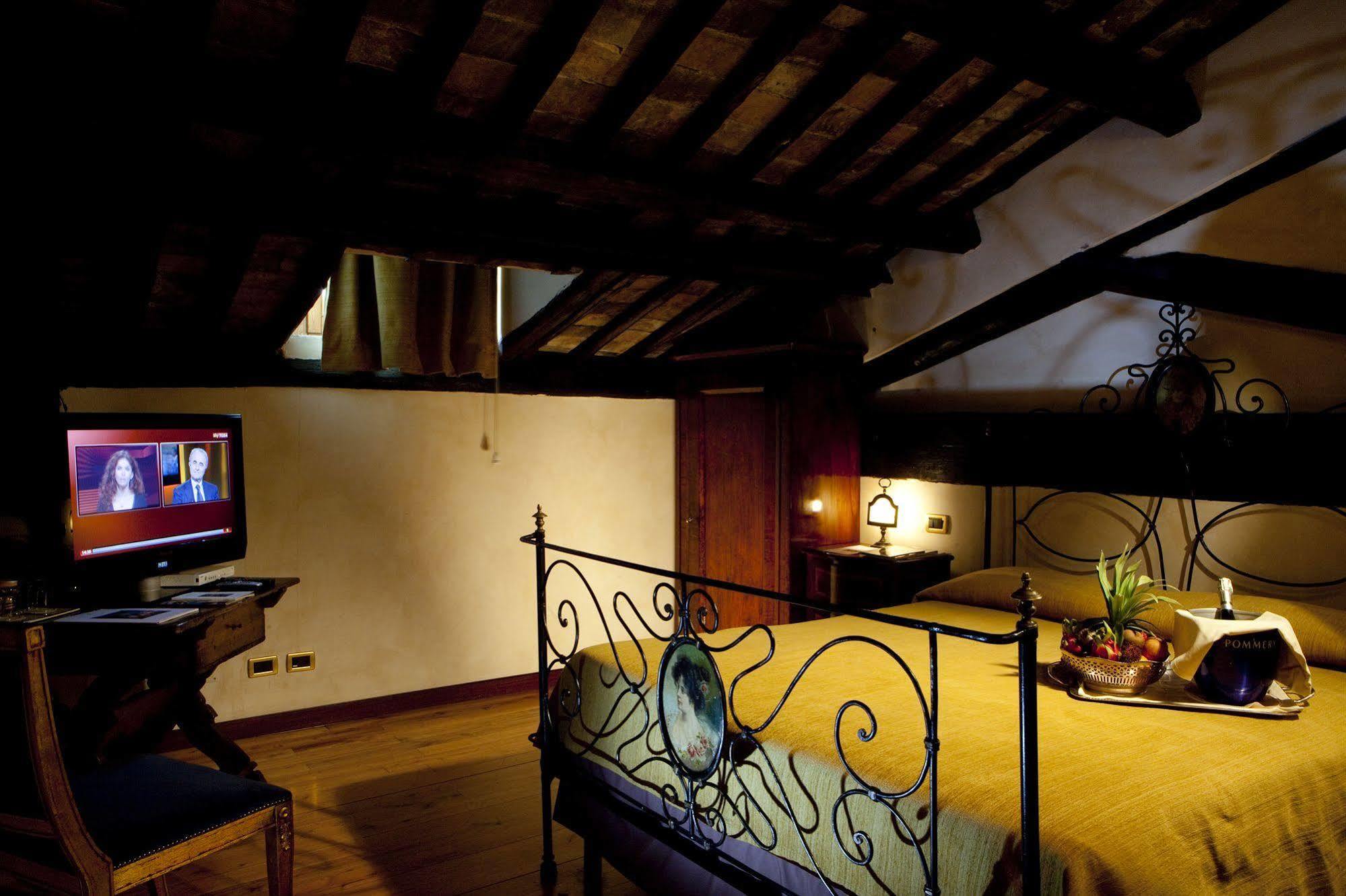 Castello Della Castelluccia Hotel Rome Exterior photo