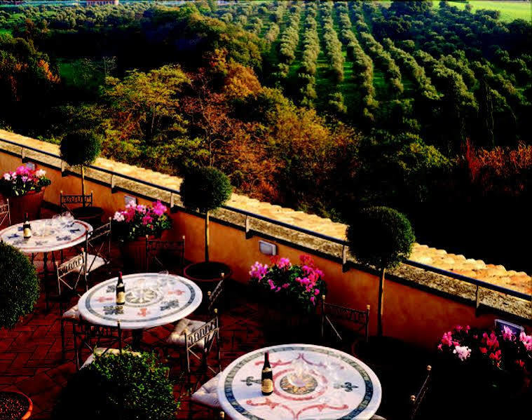 Castello Della Castelluccia Hotel Rome Exterior photo